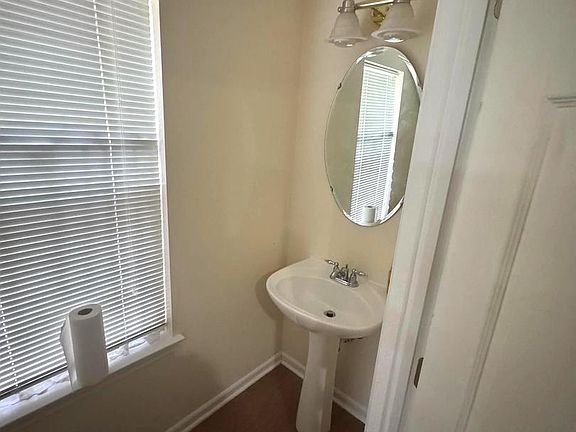 4th image of 2205 Ivy Ln #1