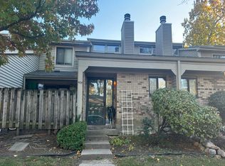 425 Jamestown Cir, Dayton, OH 45458