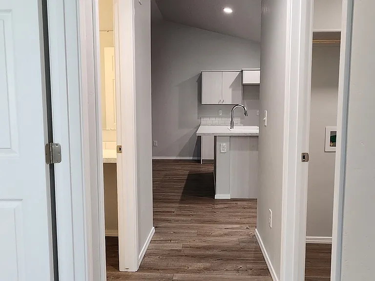 409 Hildago Way — Photo 15