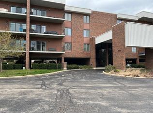 6585 Main St APT 204, Downers Grove, IL 60516