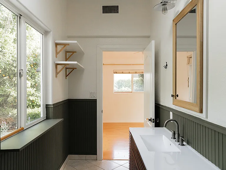 2841 Los Feliz Dr — Photo 18
