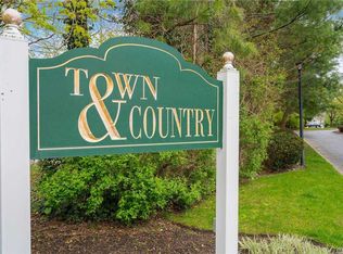 6 Sea Court Ln, Pt Jefferson, NY 11777