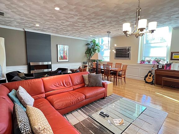 2nd image of 215 Harvard St #26