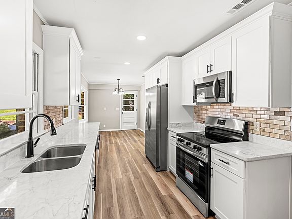 2nd image of 3 Briarcliff Rd SE