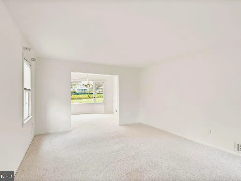 7109 Davis Ct — Photo 10