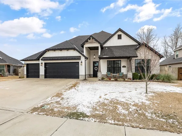 1001 Red Maple St, Centerton, AR 72719