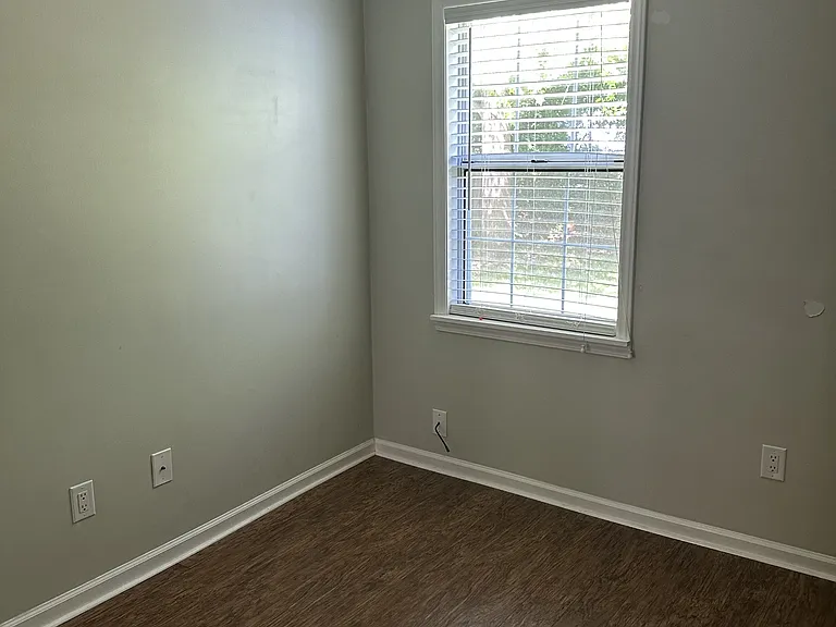 216 McFadden St — Photo 6