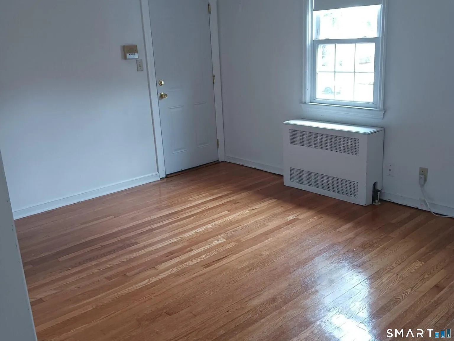2 bed, 1.0 bath, 696 sqft, $1,600 — Photo 2