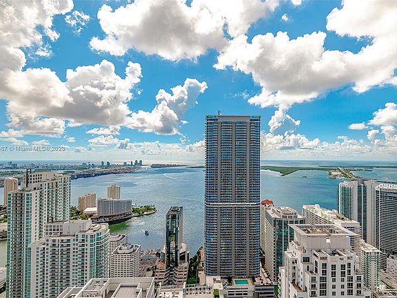 2nd image of 1000 Brickell Plz #3005
