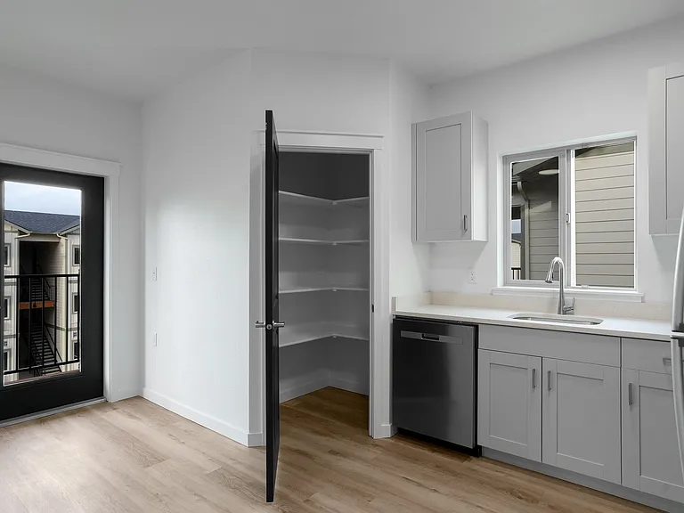 Riddell Rd Apartments — Photo 18