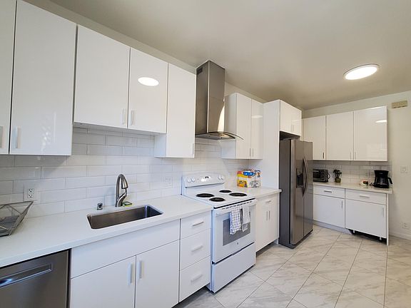 2nd image of 308 Francisco St #308