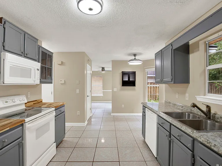 128 Saint Ives Dr — Photo 12
