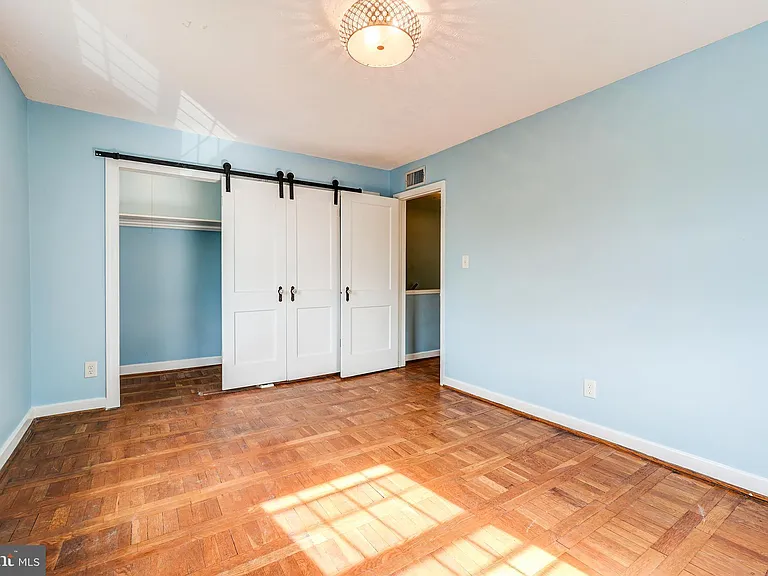 849 S Glebe Rd — Photo 17