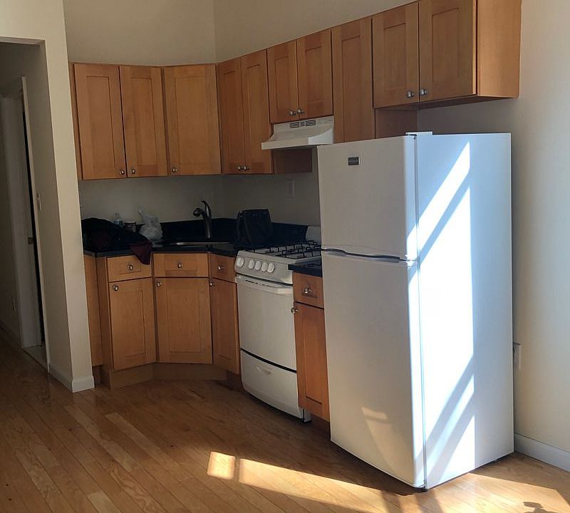 1st image of 158 W 15th St APT 1D