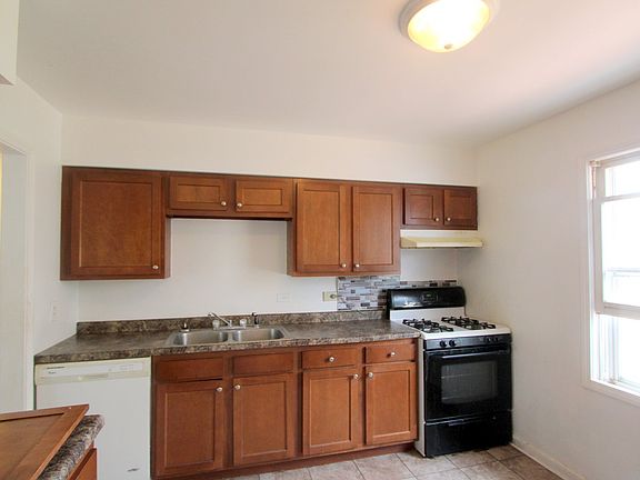 4th image of 203 E Donovan Ave