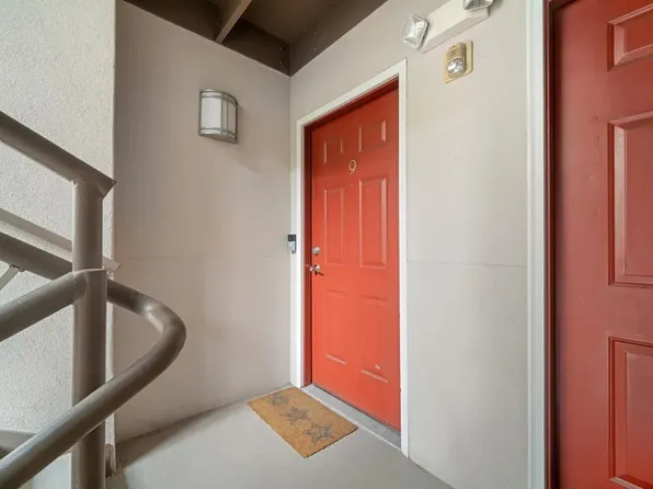 9 Legend Hills Drive image 4 of 19