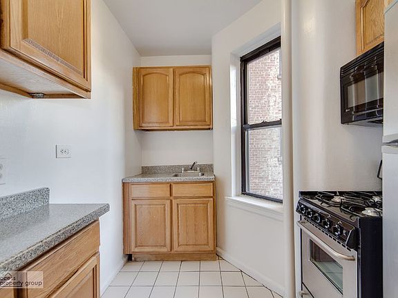 3rd image of 98 Park Ter E APT 2H