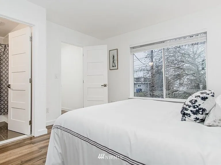 15th Ave SW — Photo 24