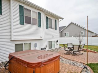 5407 Farmstead Ct S, Fargo, ND 58104