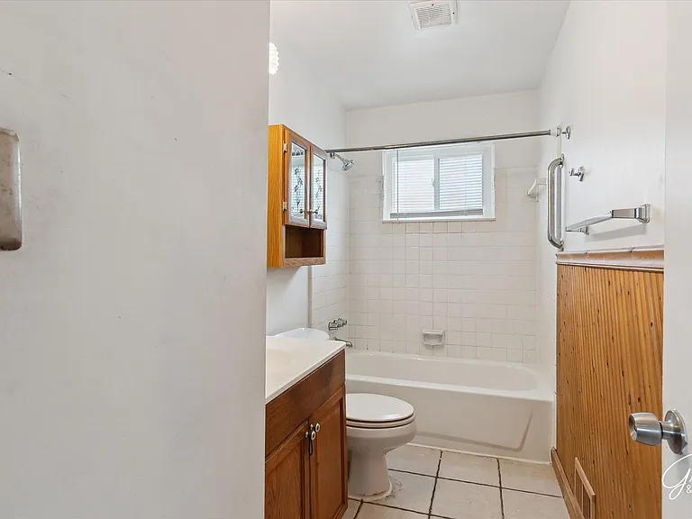 8684 Republic Ave — Photo 13