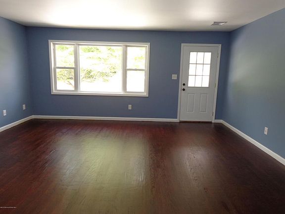 2nd image of 33 Norfolk Dr
