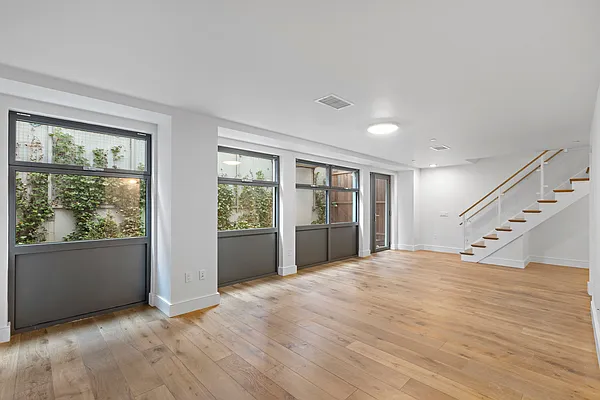 Rented by Nest Seekers International | media 28