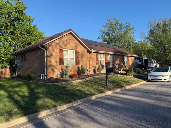 116 W Hadley Street, Aurora, MO 65605