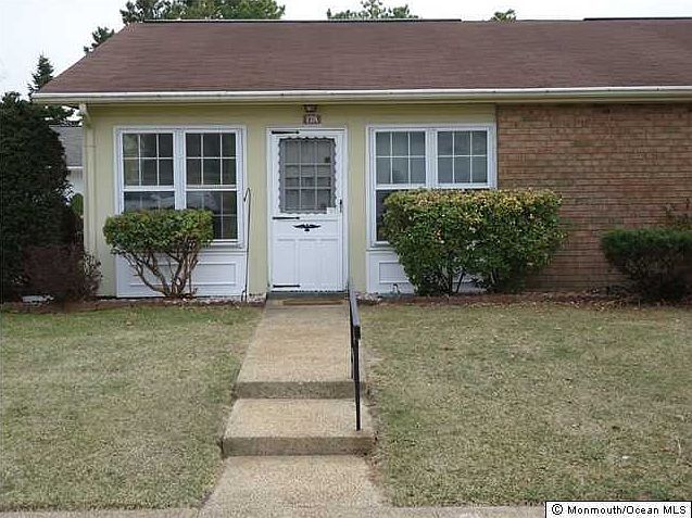 1st image of 17 Cambridge Circle #A