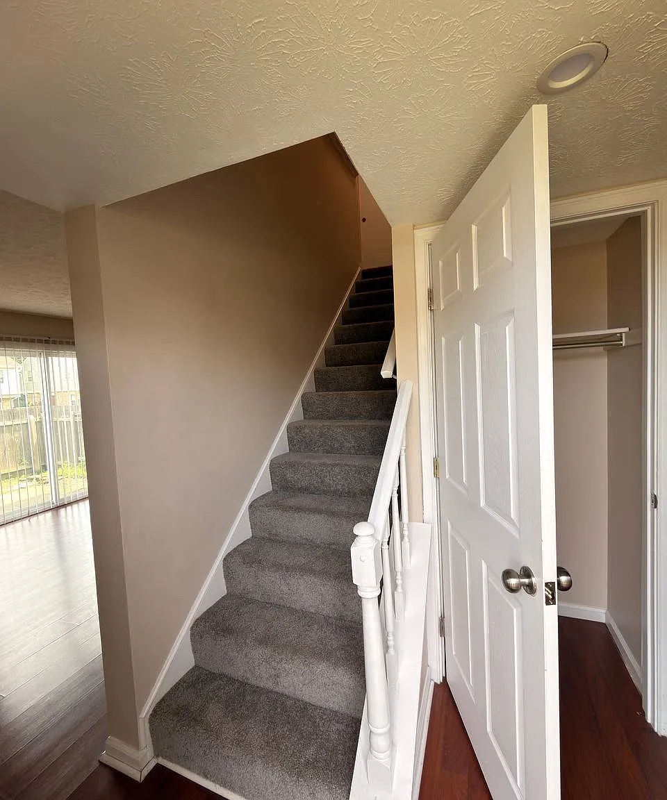 3 bed, 2.5 bath, 1650 sqft, $2,100 — Photo 4