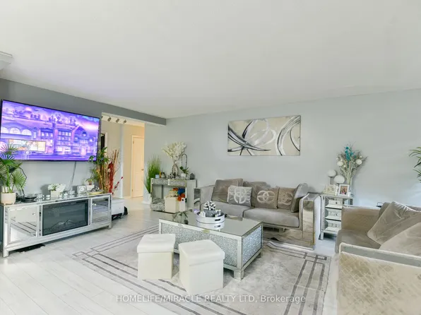 714 The West Mall #903, Toronto, ON M9C 4X1