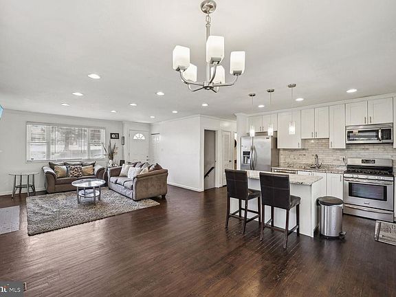 4th image of 2541 Fairhill Dr