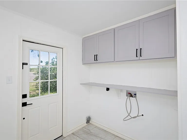 7629 Lang Rd — Photo 29