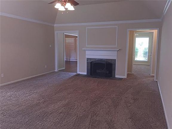 4th image of 744 Silverthorne Trl