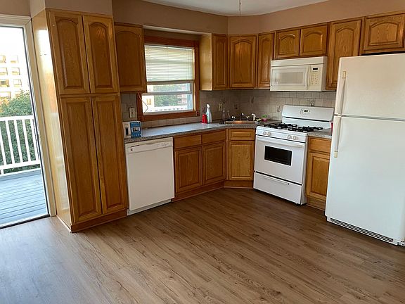 4th image of 139 Lincoln Ave Floor 1