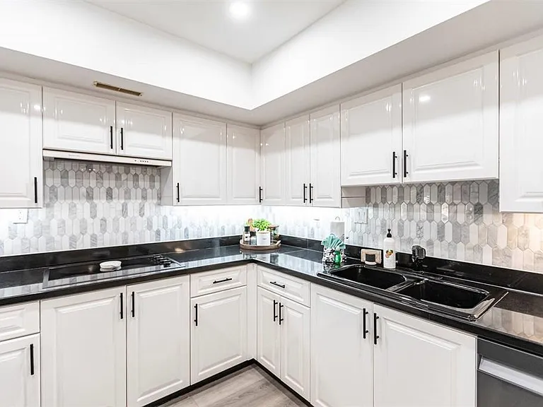 1125 W Peppertree Dr #402 — Photo 13
