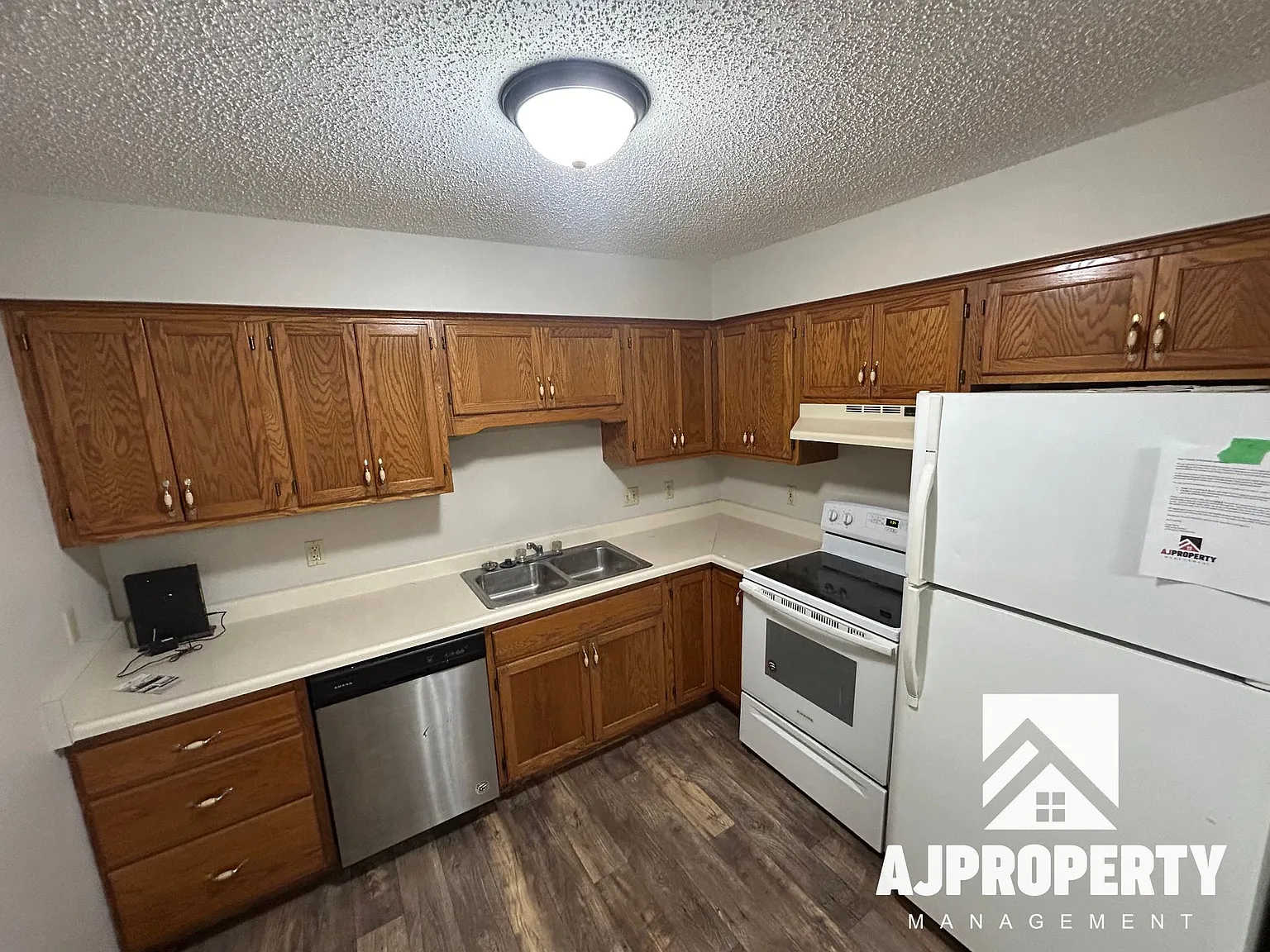 1300 E Keystone Dr — Photo 2