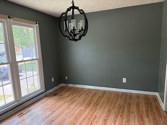 5th image of 642 Winchester Dr