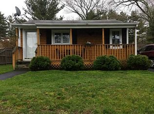 318 Lake Dr, Glocester, RI 02814