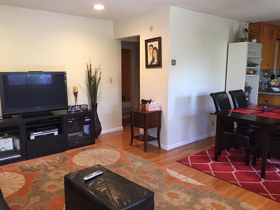 Living Room with Recessed lighting and oak hardwood