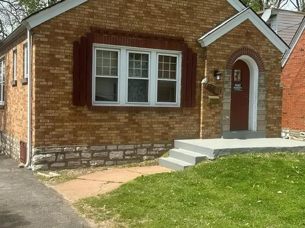 10063 Diamond Dr, Saint Louis, MO 63137