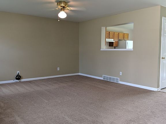 2nd image of 1496 Stonefield Dr