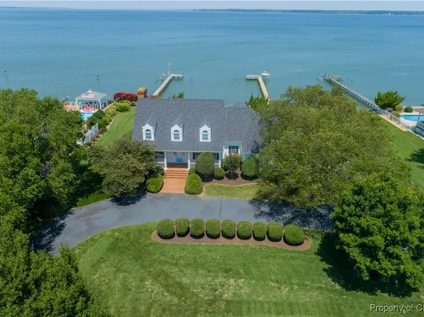 330 N Shore Rd, Locust Hill, VA 23092