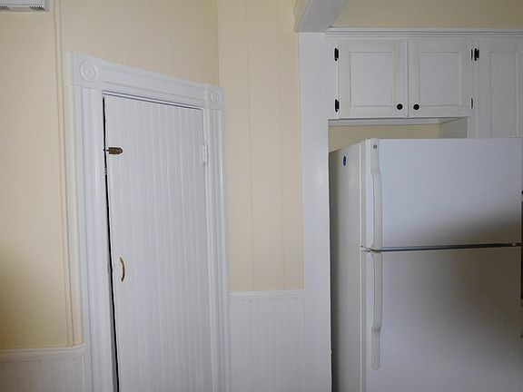 EIK with Pantry Storage