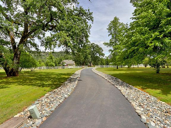 2nd image of 5550 Winding Way