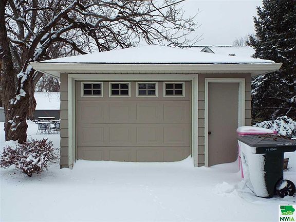 3rd image of 3402 Stone Ave