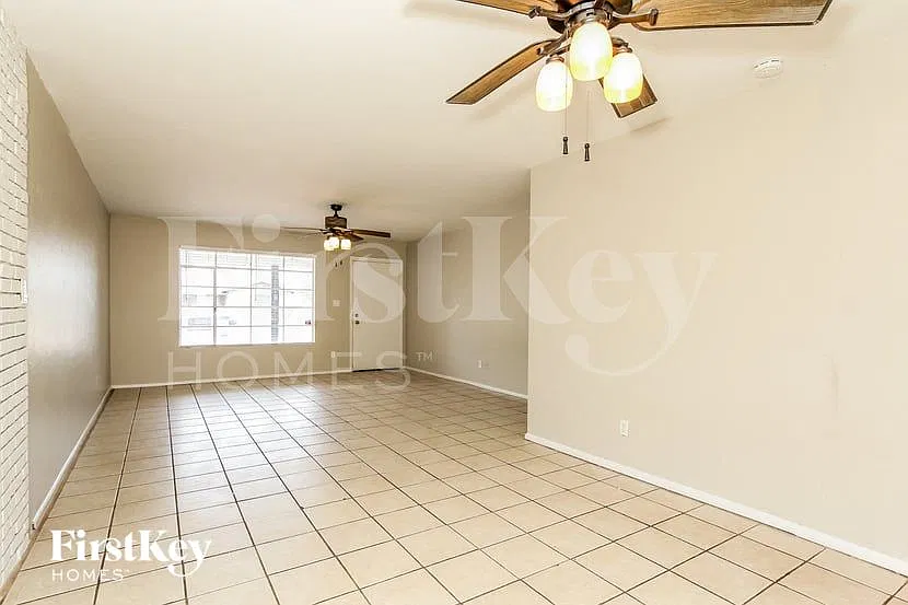 4 bed, 2.0 bath, 1678 sqft, $2,890 — Photo 2