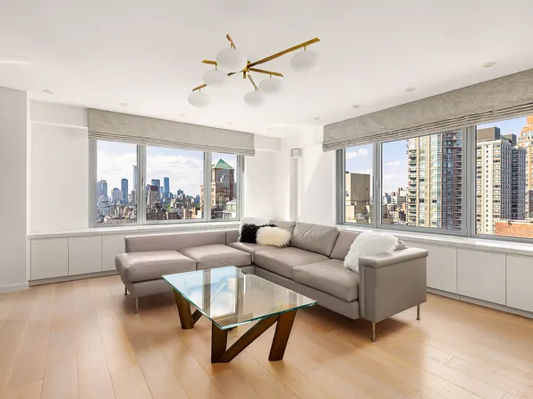 200 East 62nd Street image 2 of 12