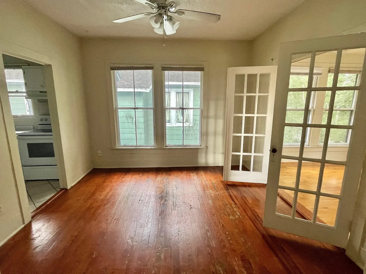 2 bed, 1100 sqft, $1,600 — Photo 2