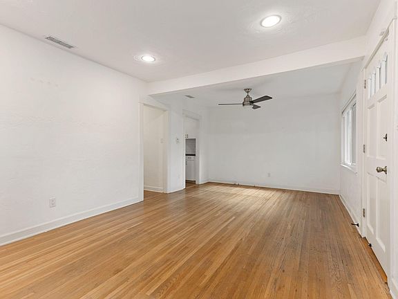4th image of 4046 La Salle Ave