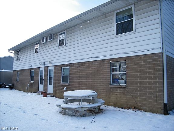 3rd image of 3255-3259 Pikeview Dr